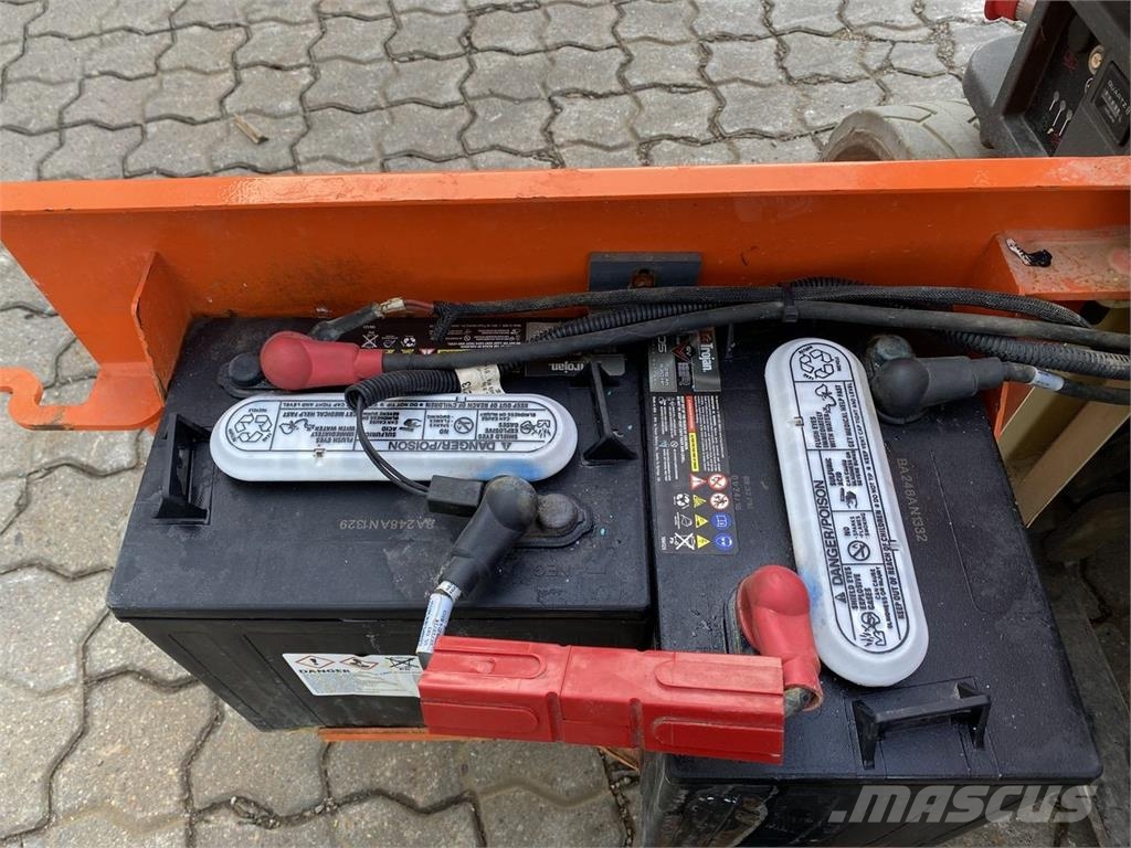 JLG 1230ES Henkilönostimet ja nostolaitteet