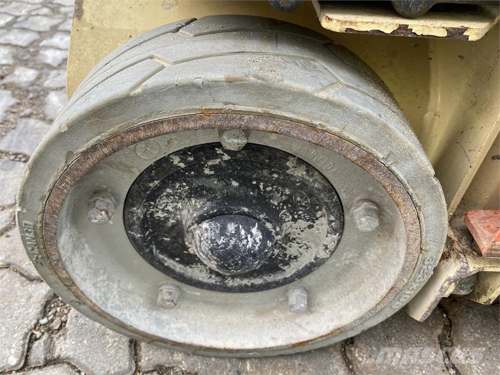 JLG 1230ES Henkilönostimet ja nostolaitteet