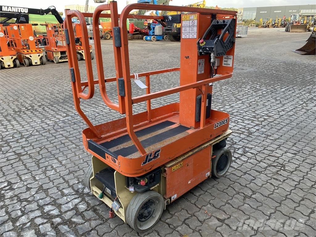 JLG 1230ES Henkilönostimet ja nostolaitteet