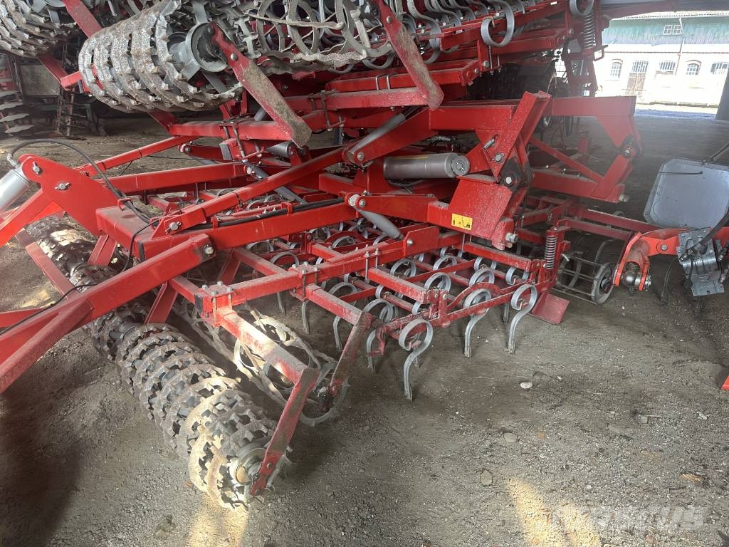 Kongskilde 7 meter germinator med CROSKILL tromle bagerst. V Σβάρνες