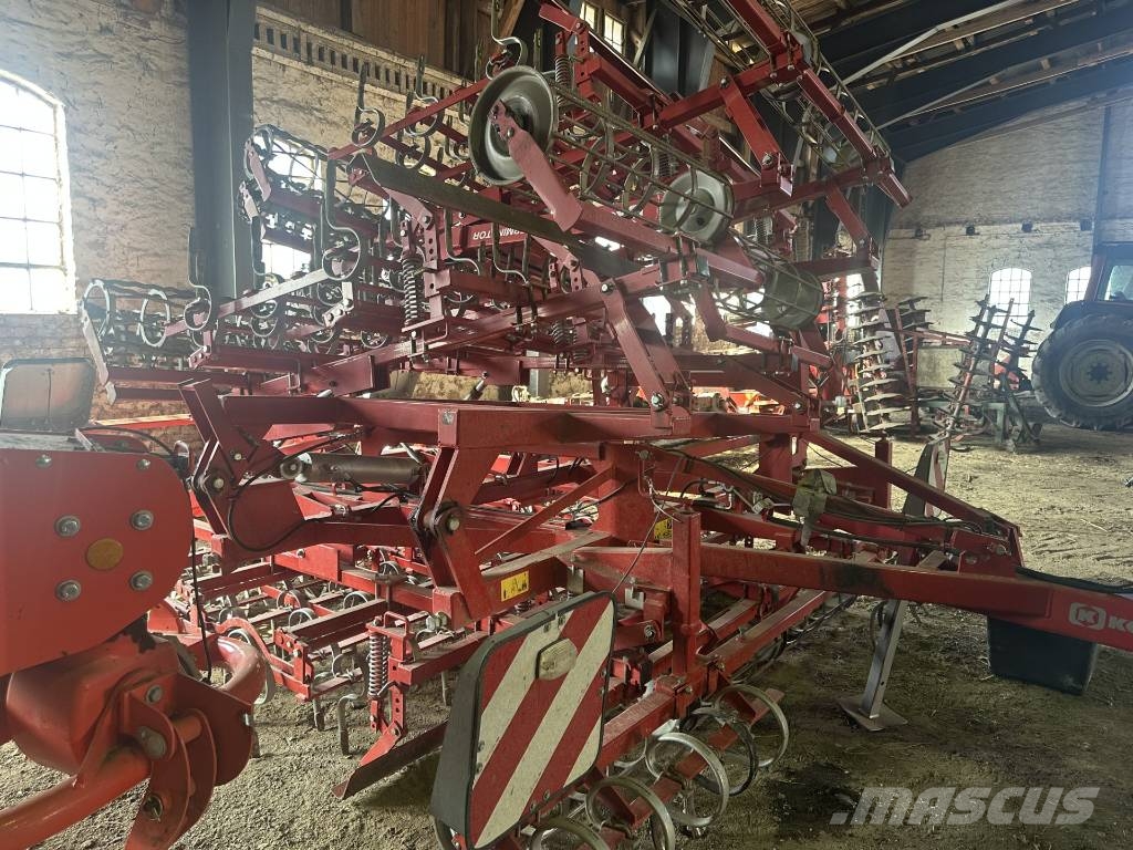 Kongskilde 7 meter germinator med CROSKILL tromle bagerst. V Σβάρνες