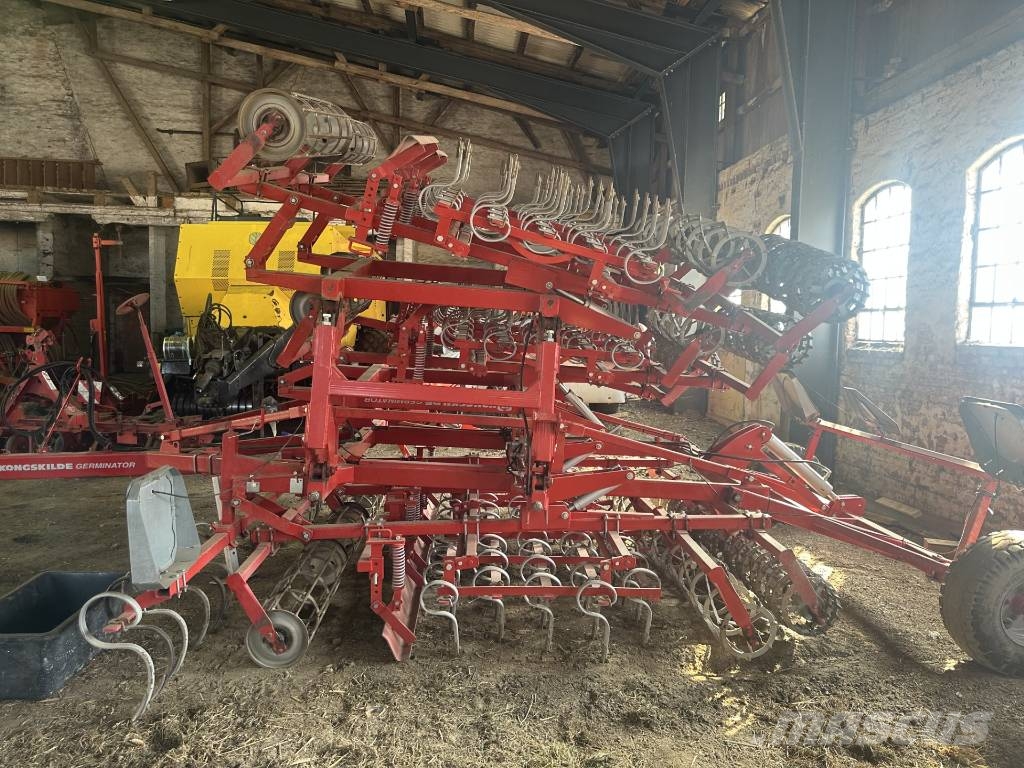 Kongskilde 7 meter germinator med CROSKILL tromle bagerst. V Σβάρνες
