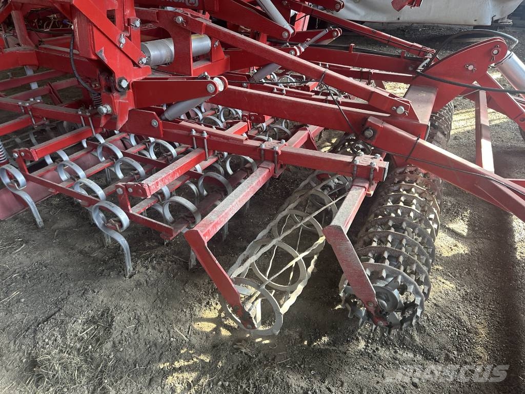 Kongskilde 7 meter germinator med CROSKILL tromle bagerst. V Σβάρνες