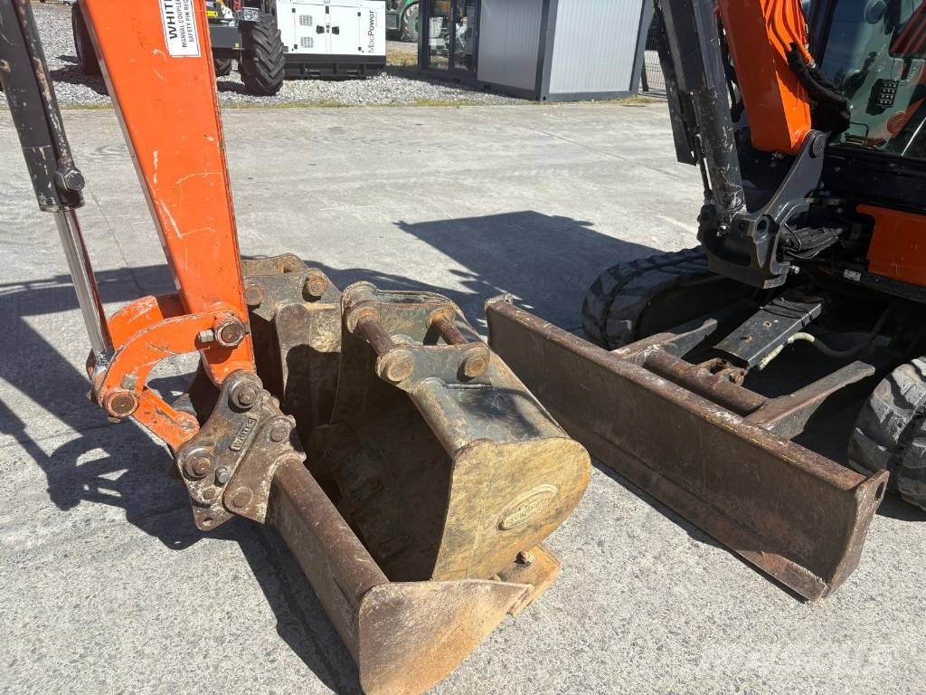 Hitachi ZX33U-6 CLR Miniexcavadoras