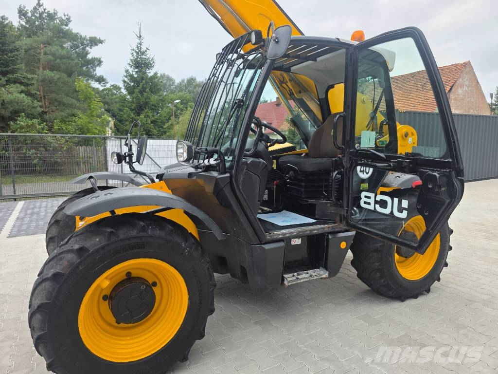 JCB 535-95 伸缩臂叉装车|叉装车