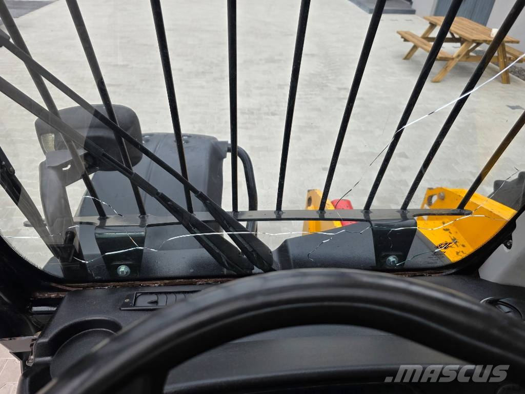 JCB 535-95 伸缩臂叉装车|叉装车