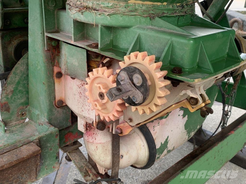 Vicon OCTOPUS fronttank Auto's