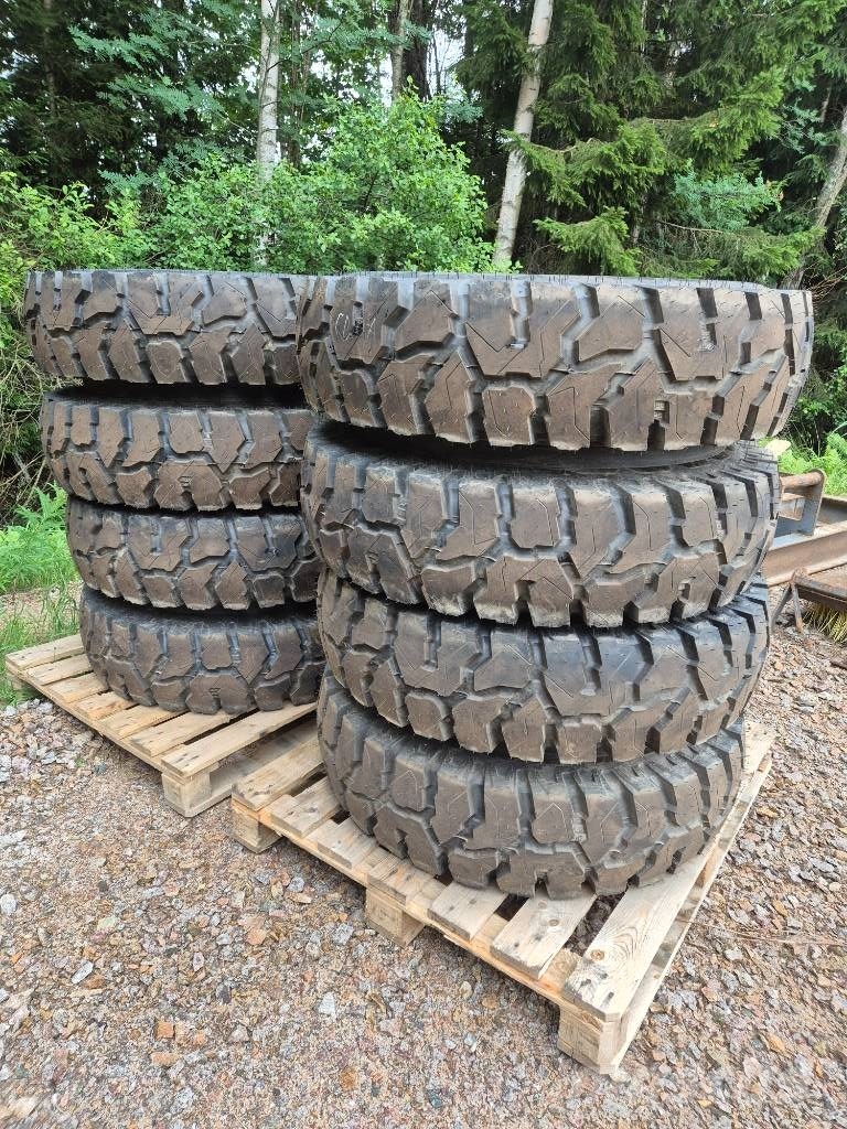 Nokian ArmorGard2, 10.00-20 inkl fälgar مكونات أخرى