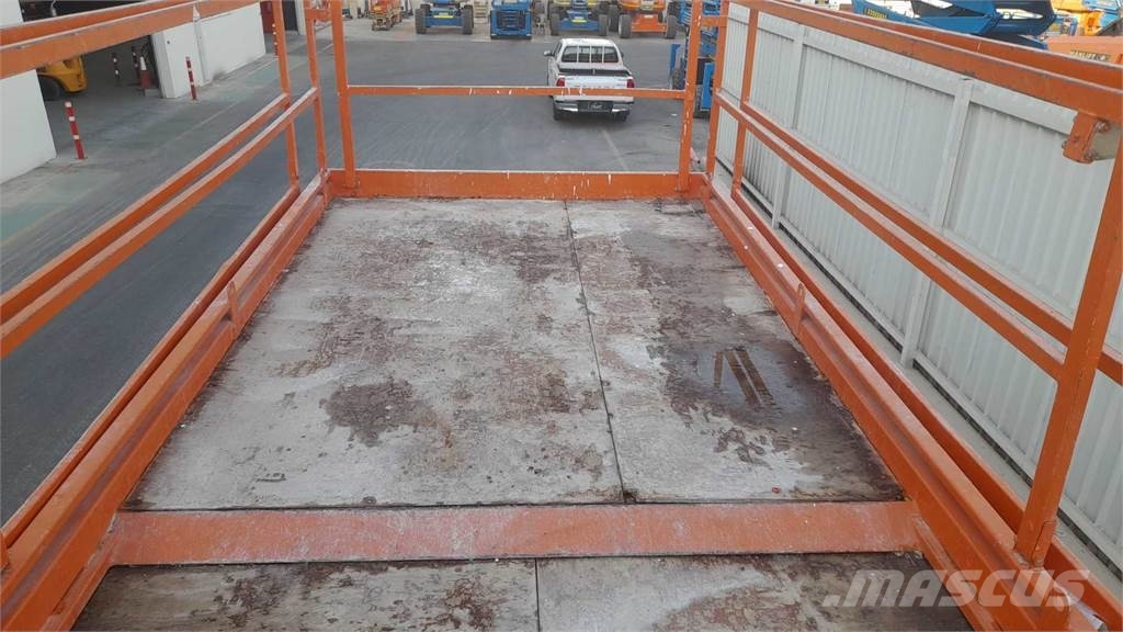 Holland Lift HL-220D25 Nůžková zvedací plošina