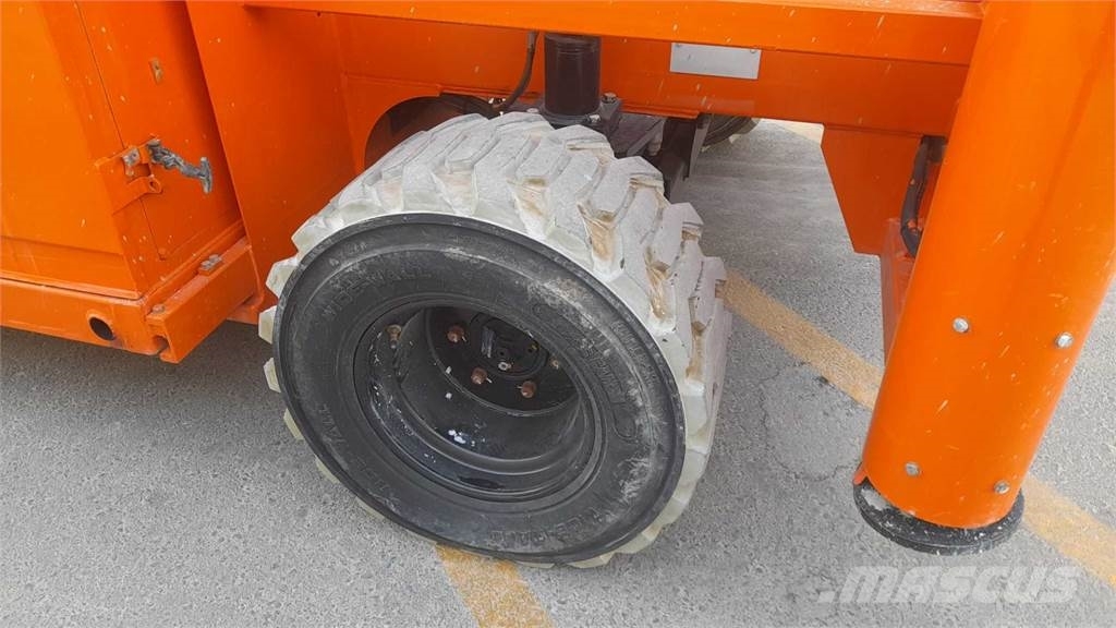 Holland Lift HL-220D25 Nůžková zvedací plošina