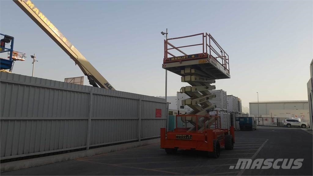 Holland Lift HL-220D25 Nůžková zvedací plošina