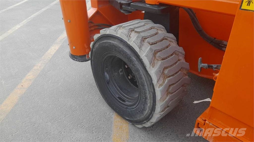 Holland Lift HL-220D25 Nůžková zvedací plošina