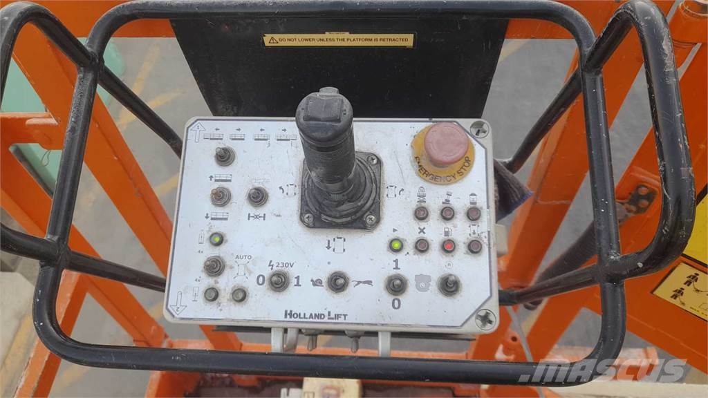 Holland Lift HL-220D25 Nůžková zvedací plošina