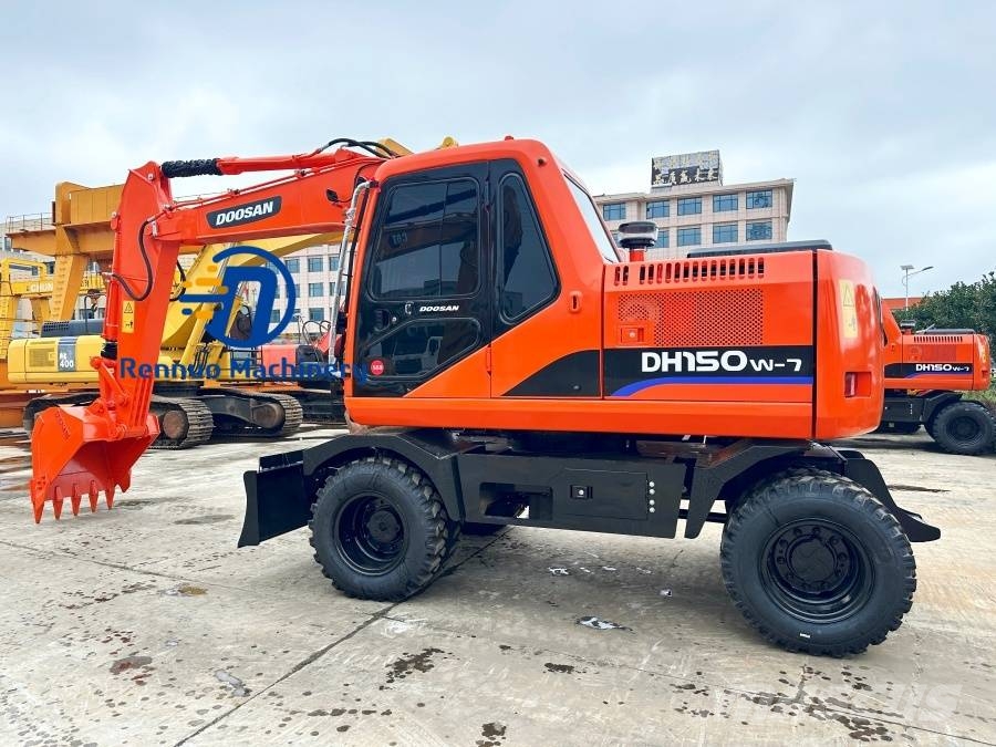 Doosan 150 轮式挖掘机