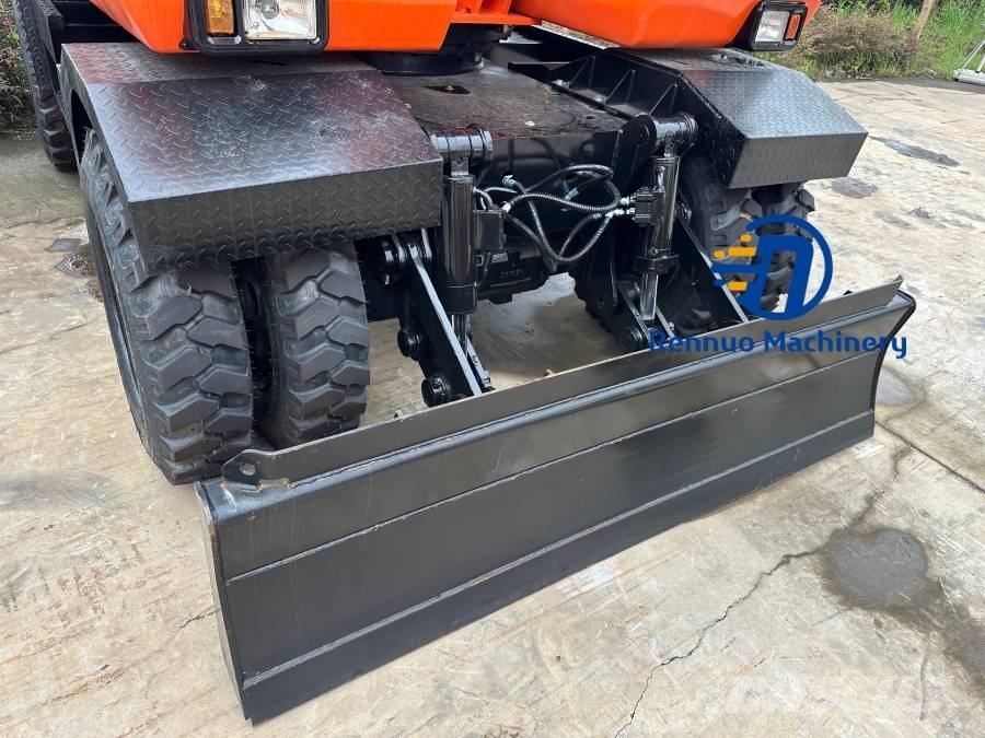 Doosan 150 轮式挖掘机