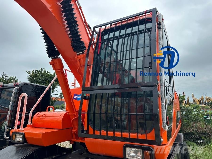 Doosan 150 轮式挖掘机