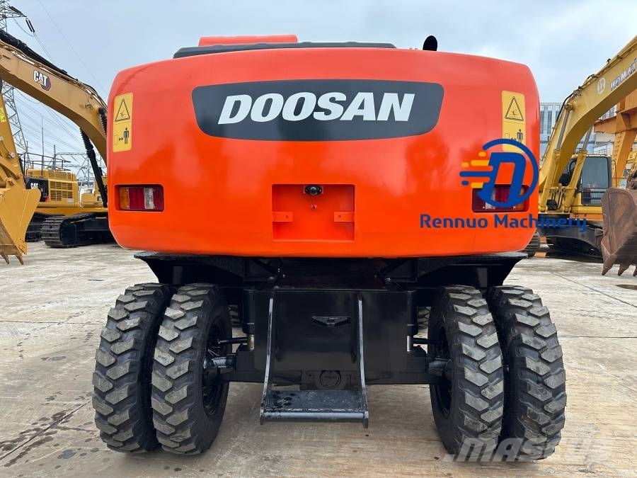 Doosan 150 轮式挖掘机