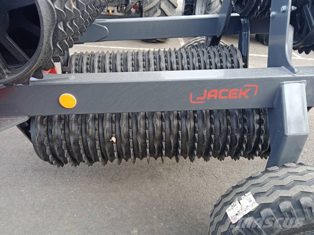 Expom Jacek 530 peltojyrät 8m Valce