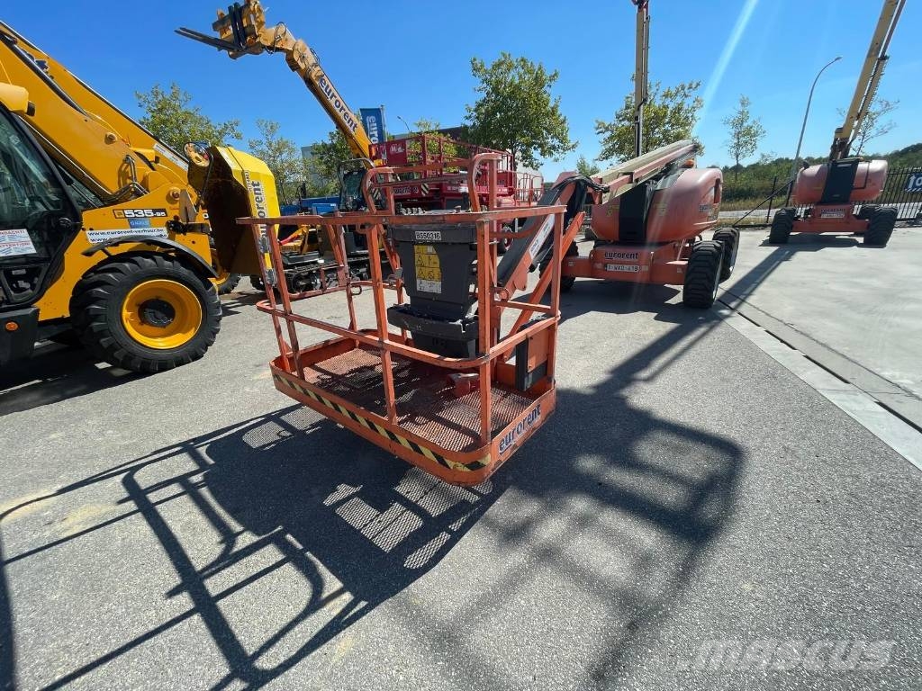JLG 600 AJ Iseliikuvad poomtõstukid