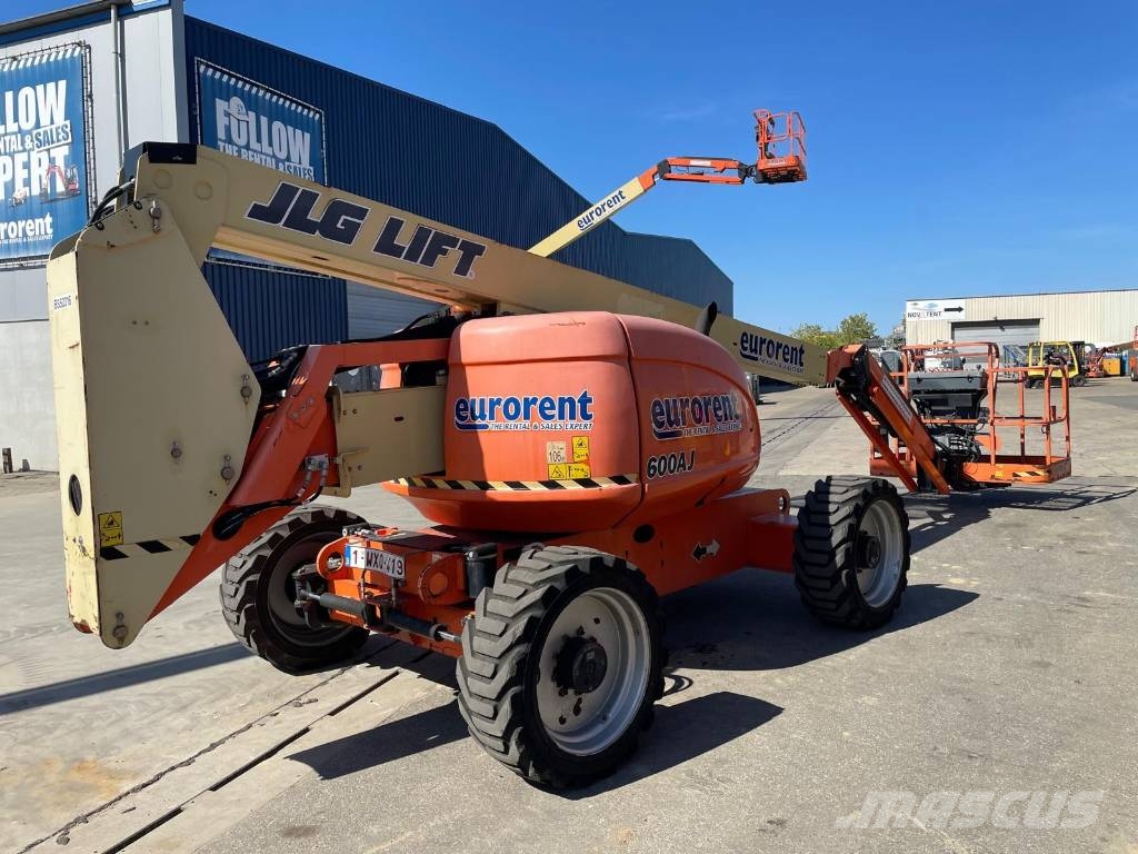 JLG 600 AJ Iseliikuvad poomtõstukid