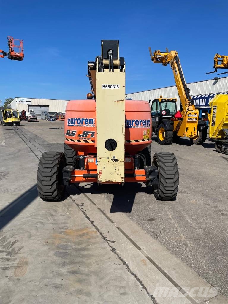 JLG 600 AJ Iseliikuvad poomtõstukid