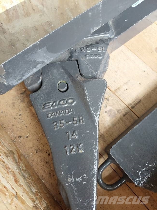 New Holland shank ripper 47716699 Верижни булдозери
