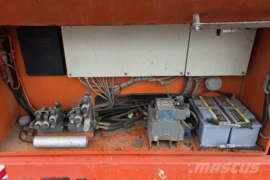 Holland Lift G-300DL30/S Diesel, 4x4x4 Drive, 33.5m Working Hei 剪叉式升降机
