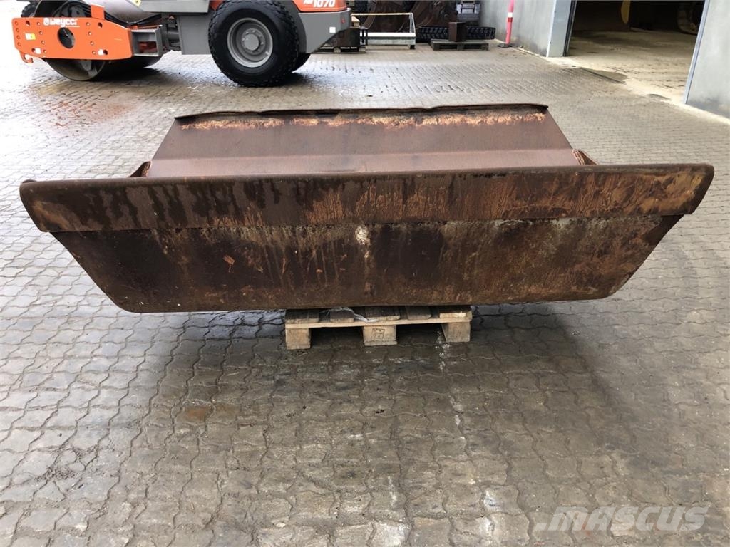 JST Planerskovl, kipbar, koniske s Buckets