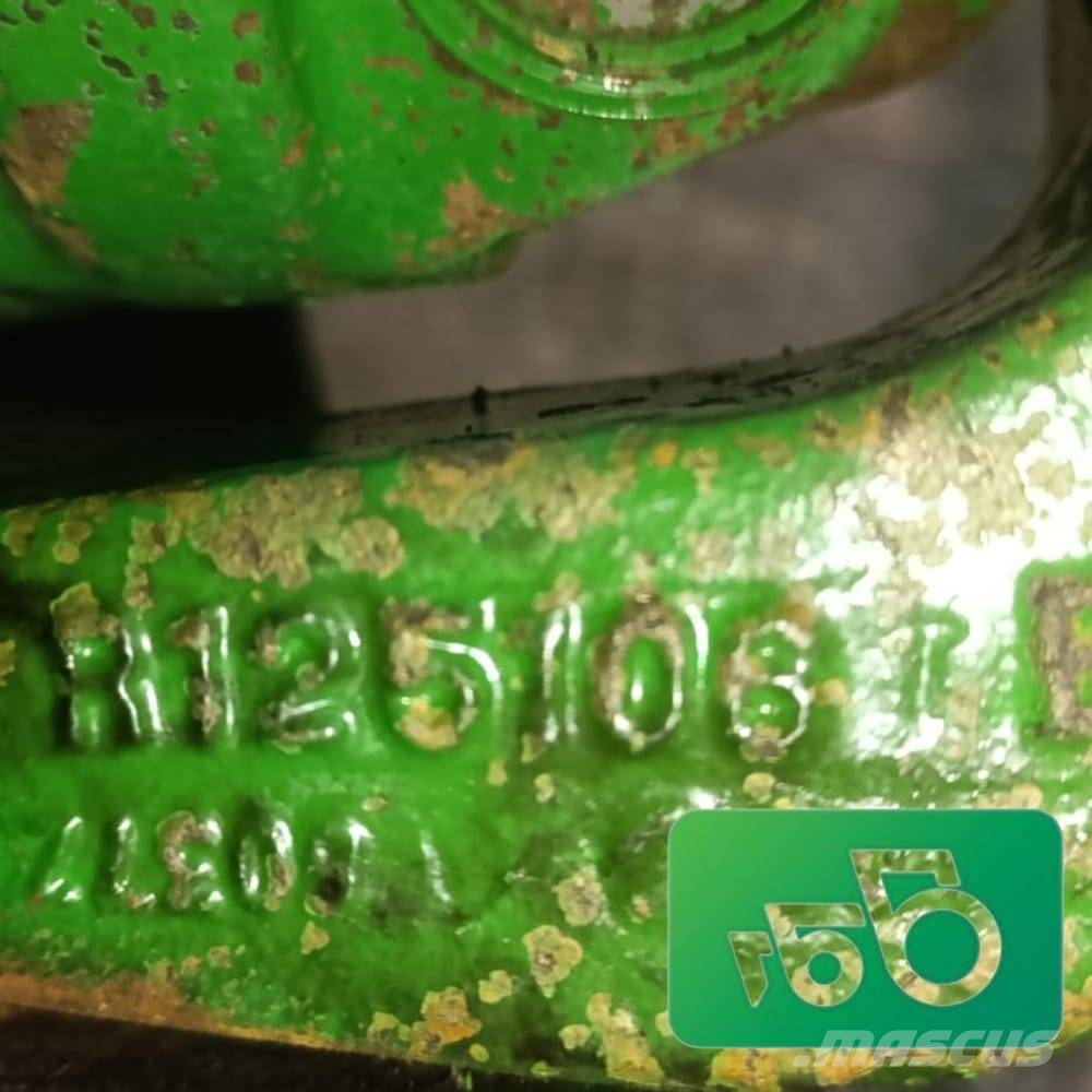 John Deere 7800 Front axle RE60499 R125105 R124407 Шасі
