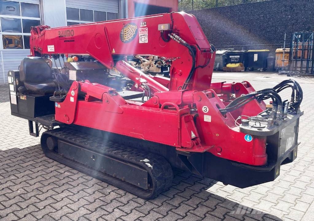 Unic URW-547 小型起重機