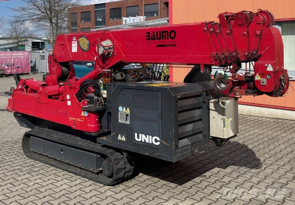 Unic URW-547 小型起重機