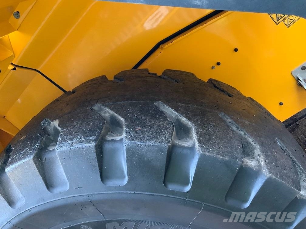 JCB 457 HT Kolesni nakladalci