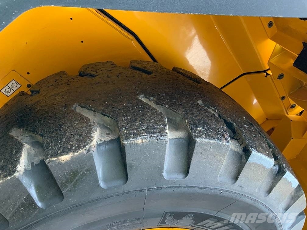 JCB 457 HT Kolesni nakladalci