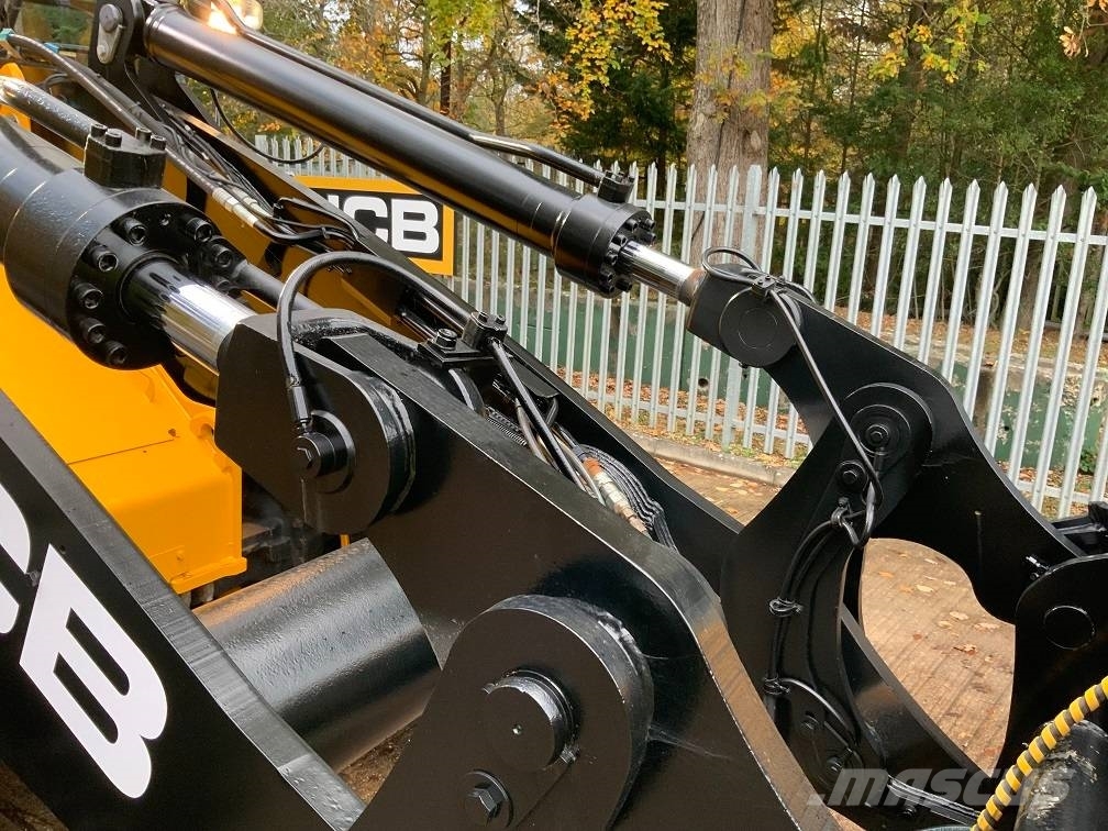 JCB 457 HT Kolesni nakladalci