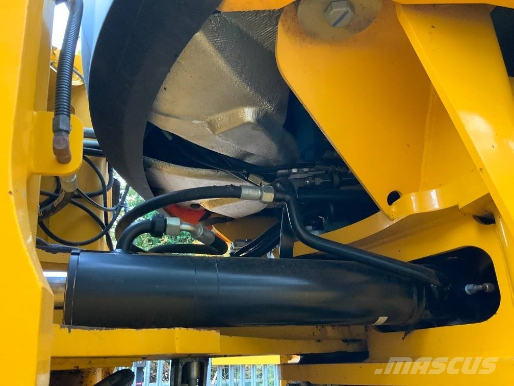 JCB 457 HT Kolesni nakladalci