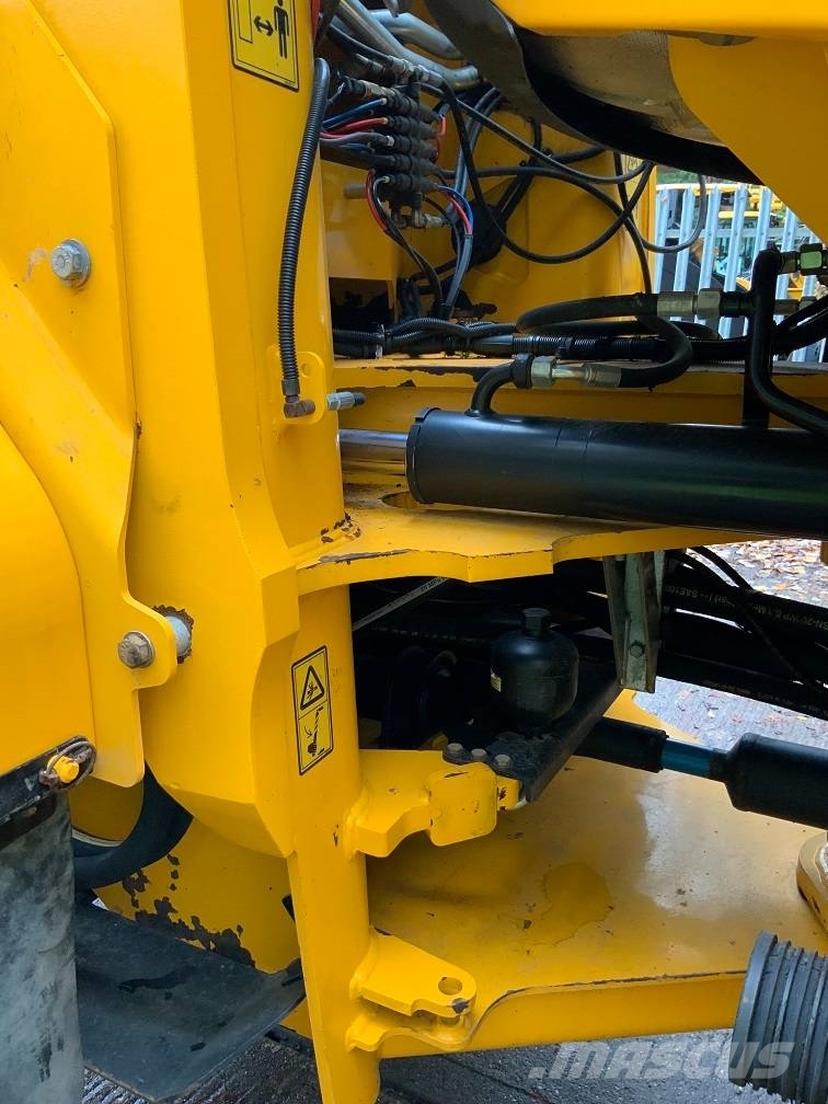 JCB 457 HT Kolesni nakladalci