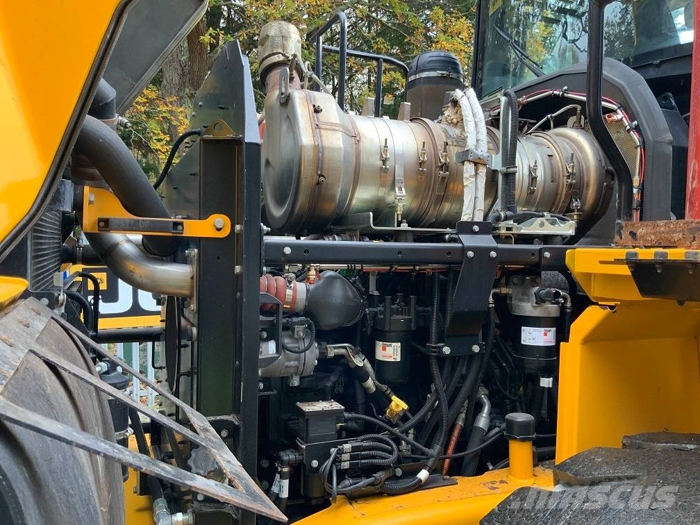 JCB 457 HT Kolesni nakladalci
