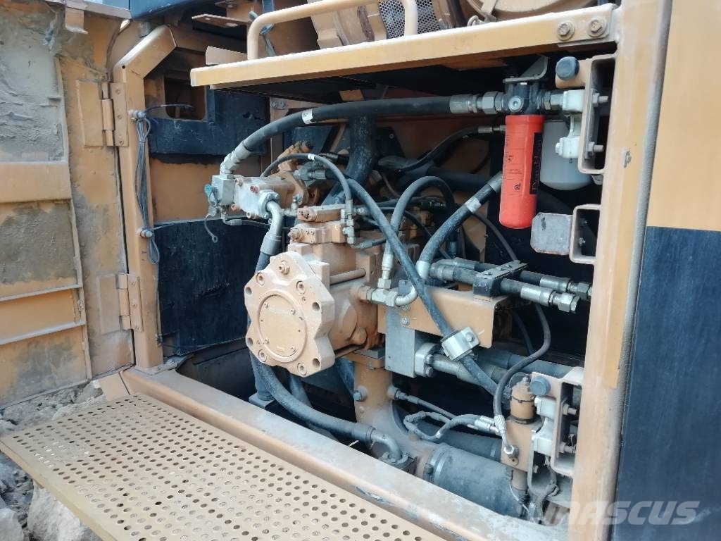 CAT 390 D L ME Raupenbagger