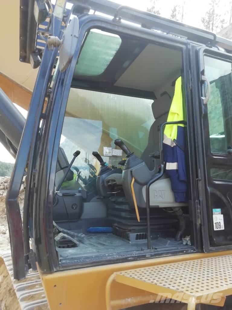 CAT 390 D L ME Raupenbagger