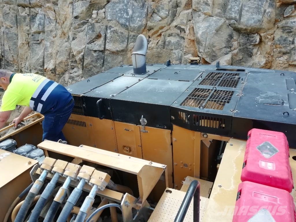 CAT 390 D L ME Raupenbagger