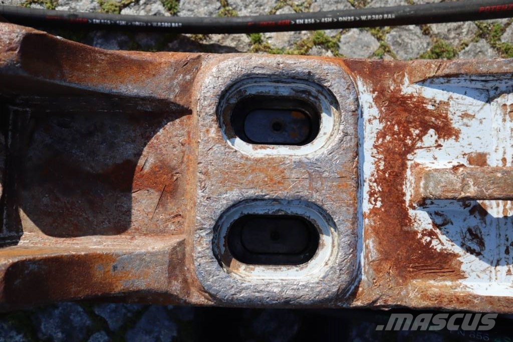 Furukawa FXJ275 1775 kg 18–30 t Σφυριά / Σπαστήρες