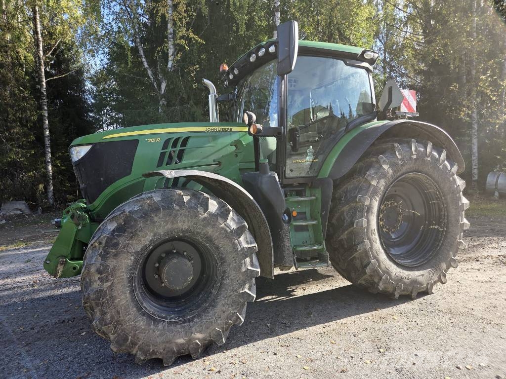 John Deere 6215 R Traktori