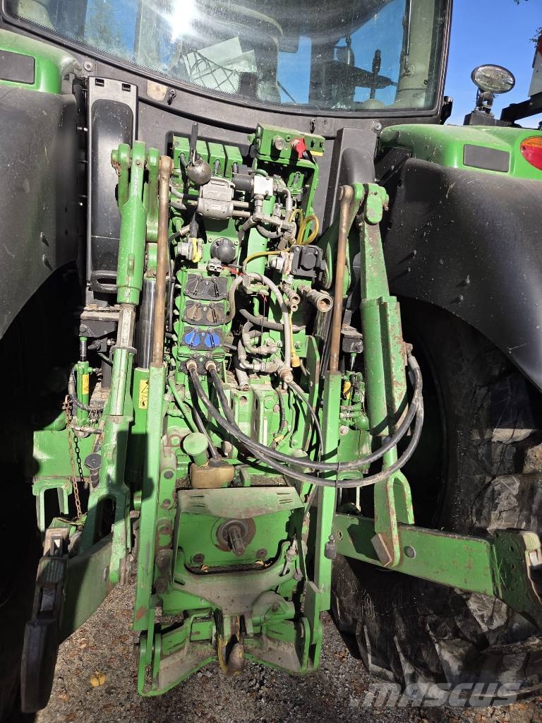 John Deere 6215 R Traktori