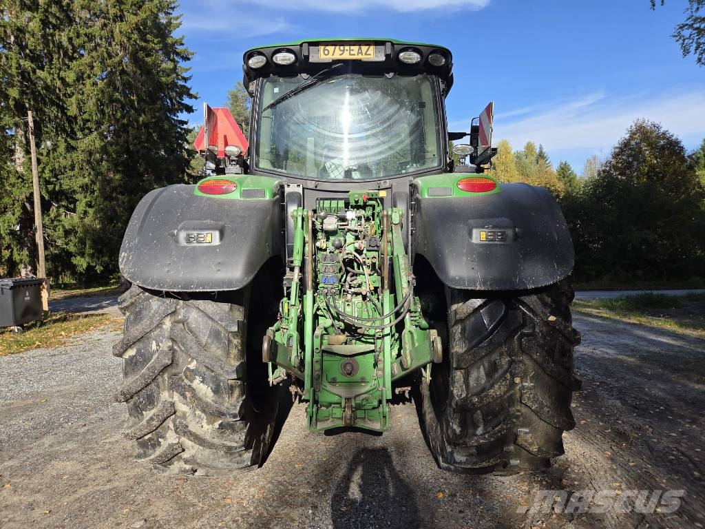 John Deere 6215 R Traktori