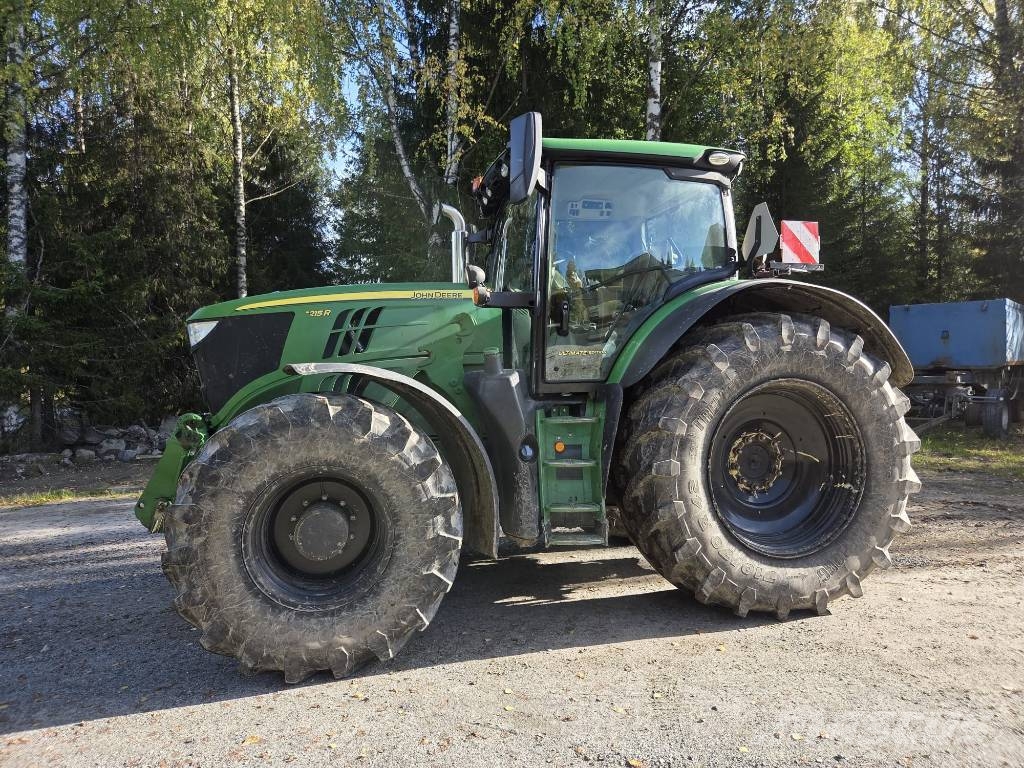 John Deere 6215 R Traktori