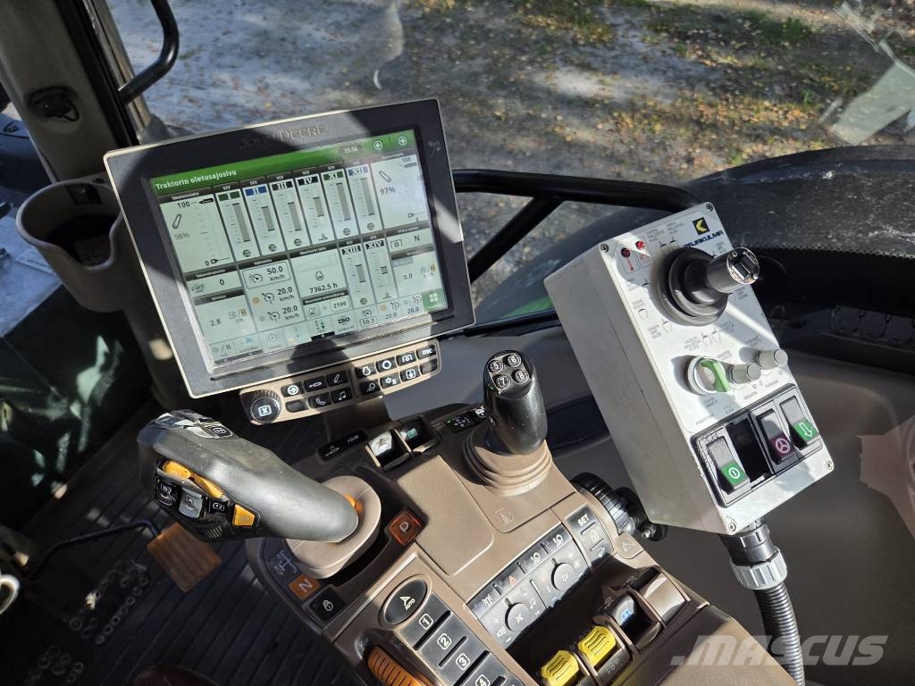 John Deere 6215 R Traktori