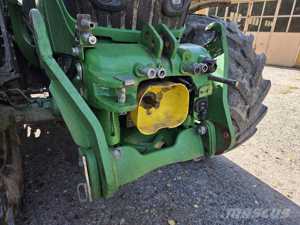 John Deere 6215 R Traktori