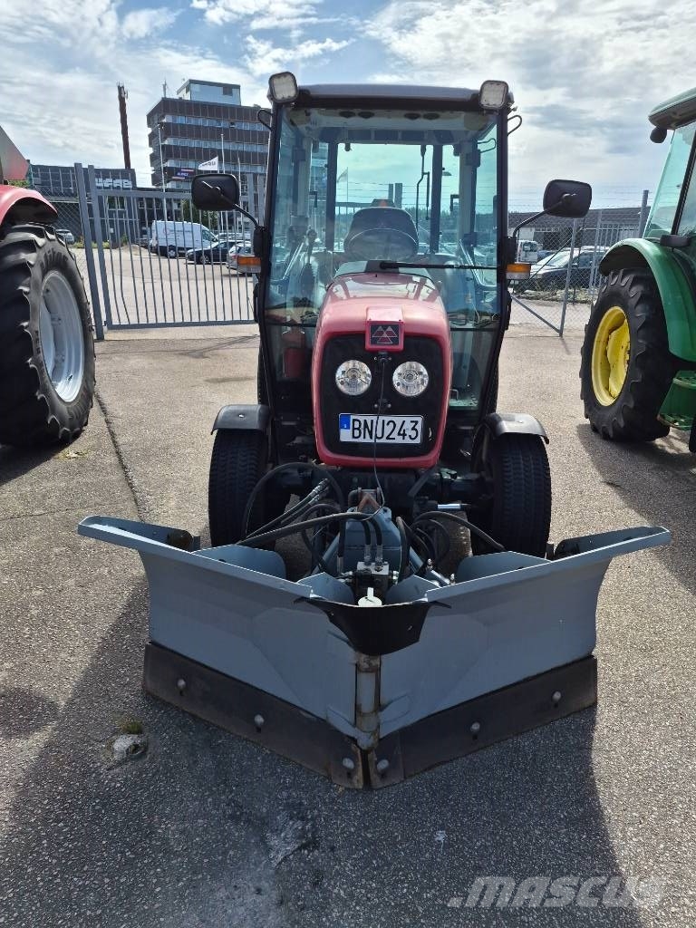 Massey Ferguson 1540 جرارات مدمجة