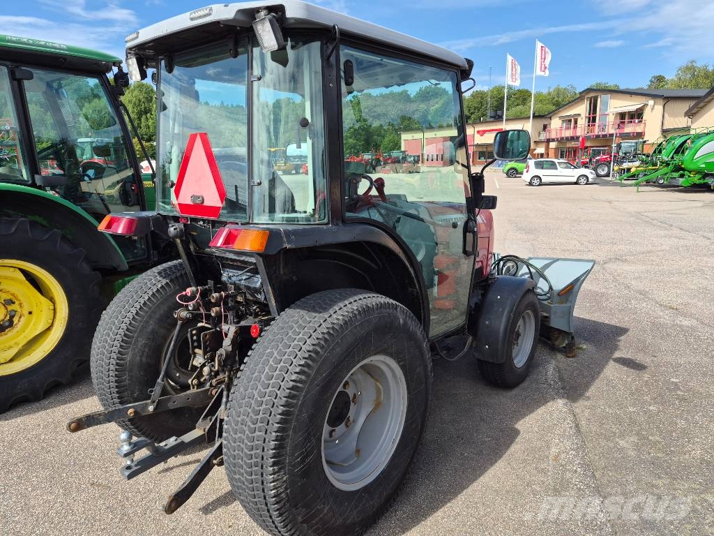 Massey Ferguson 1540 جرارات مدمجة