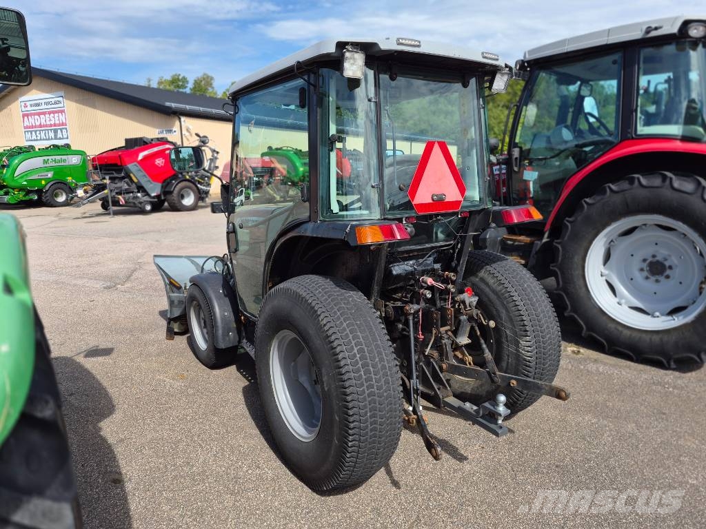 Massey Ferguson 1540 جرارات مدمجة